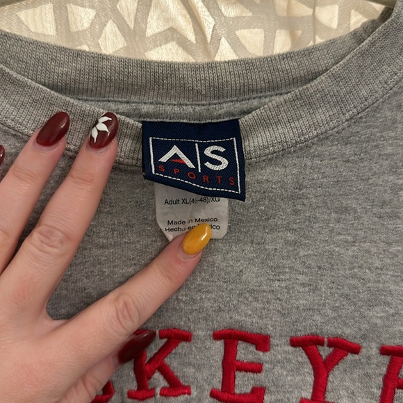 🏈 Vintage Ohio State Buckeyes Athletics Sweatshirt - Picture 4 of 4